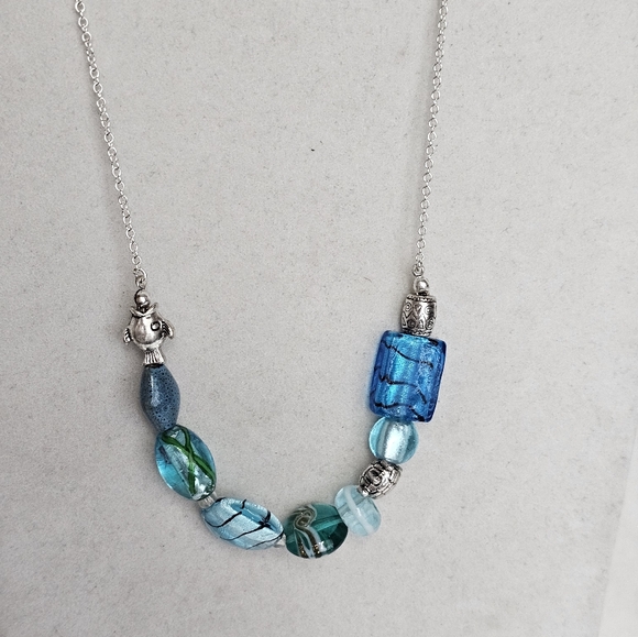 SAQ Jewelry - Silver and Blue Beaded Ocean Theme Blown Glass Vintage Necklace SAQ